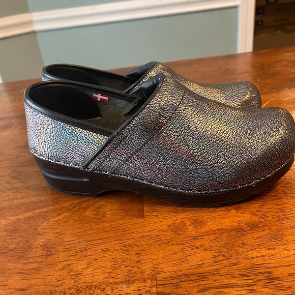 Sanita pebbled charcoal gray metallic slip on clog size 38 women’s 7 - Picture 3 of 9